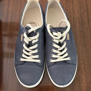 Ecco soft 7 sneaker in Light Navy size 39/8-8.5. Great condition, clean in & out